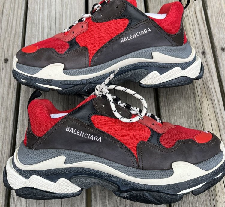 Triple Black Red Distressed