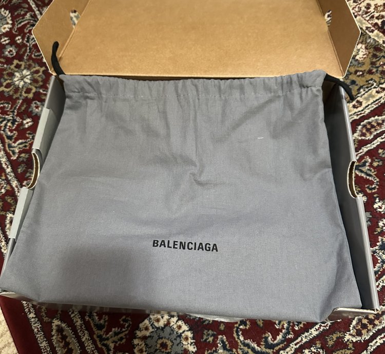 Unworn Balenciaga Red Speed Trainers in Size 44