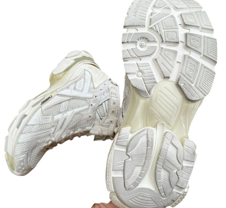 White High Top Mid Runner