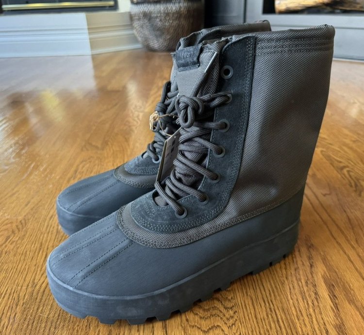 10 5 Yeezy 950 Boots Pirate Black Brand New