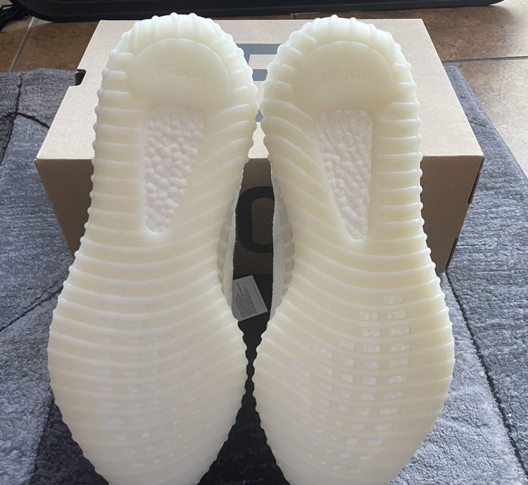2022 Adidas Yeezy Boost 350 V2 Bone SZ US 12 5
