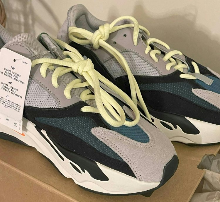 Adidas - Yeezy Boost 700 Wave Runner