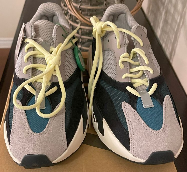 Adidas - Yeezy Boost 700 Wave Runner
