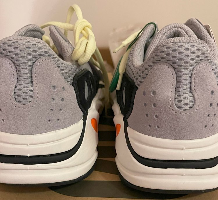 Adidas - Yeezy Boost 700 Wave Runner