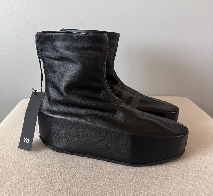 Adidas -3 Kyasu Overboot in Black Leather