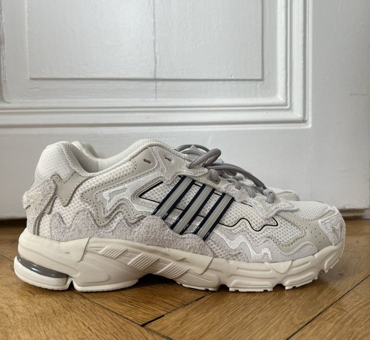 Adidas Bad Bunny RESPONSE CL