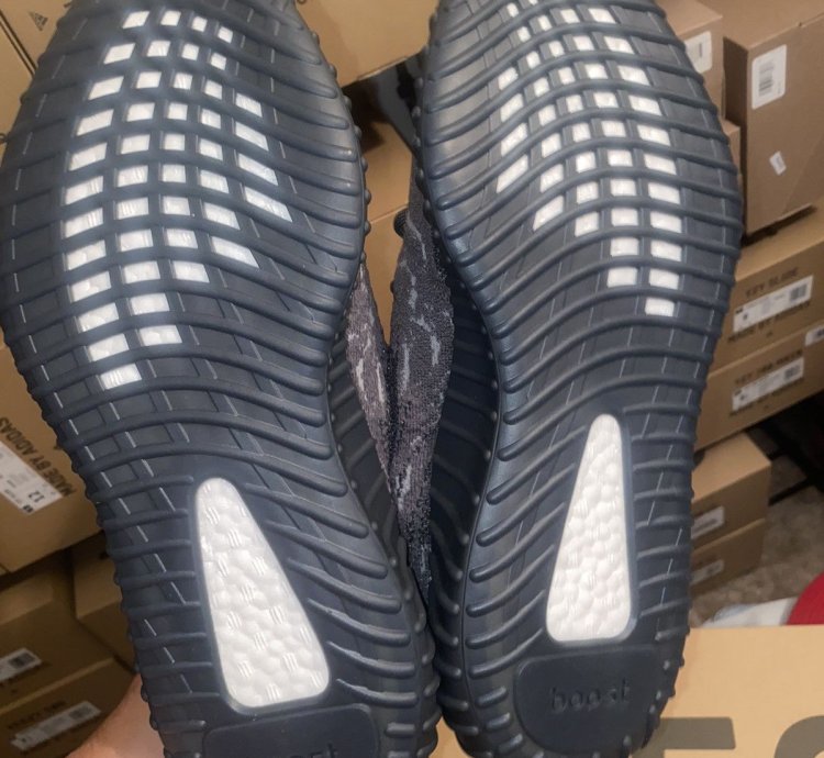 adidas Yeezy 350 V2 Dark Salt size 11 DS OG All