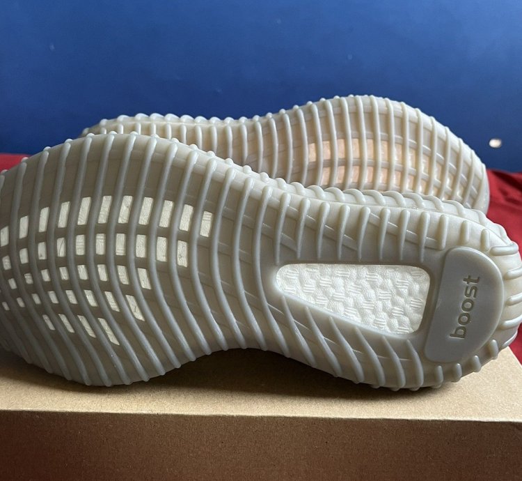 ADIDAS YEEZY BOOST 350 V2 BELUGA REFLECTIVE US MENS SIZE 9 5
