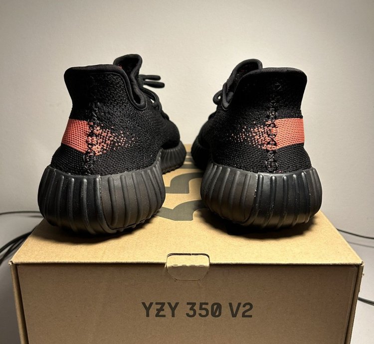 ADIDAS YEEZY BOOST 350 V2 Core Black