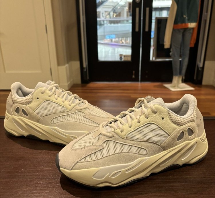 Adidas Yeezy Boost 700 Analog