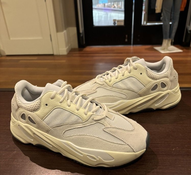 Adidas Yeezy Boost 700 Analog