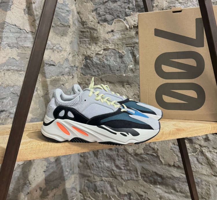 Adidas Yeezy Boost 700 Solid Grey Wave Runner Sneakers
