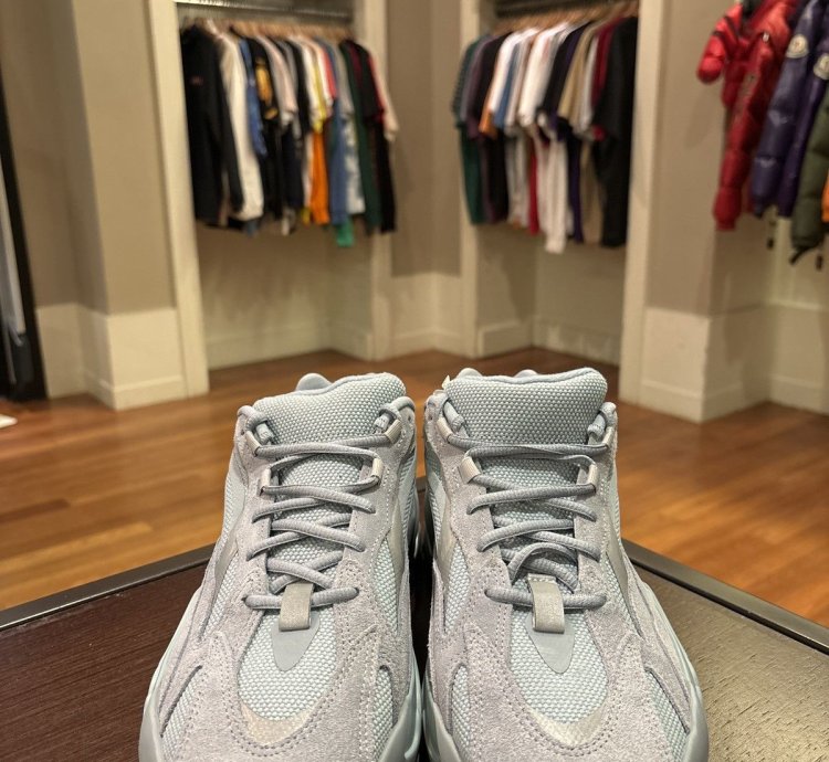 Adidas Yeezy Boost 700 V2