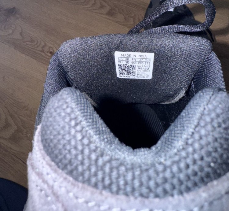 Adidas Yeezy Boost 700 V2 Vanta