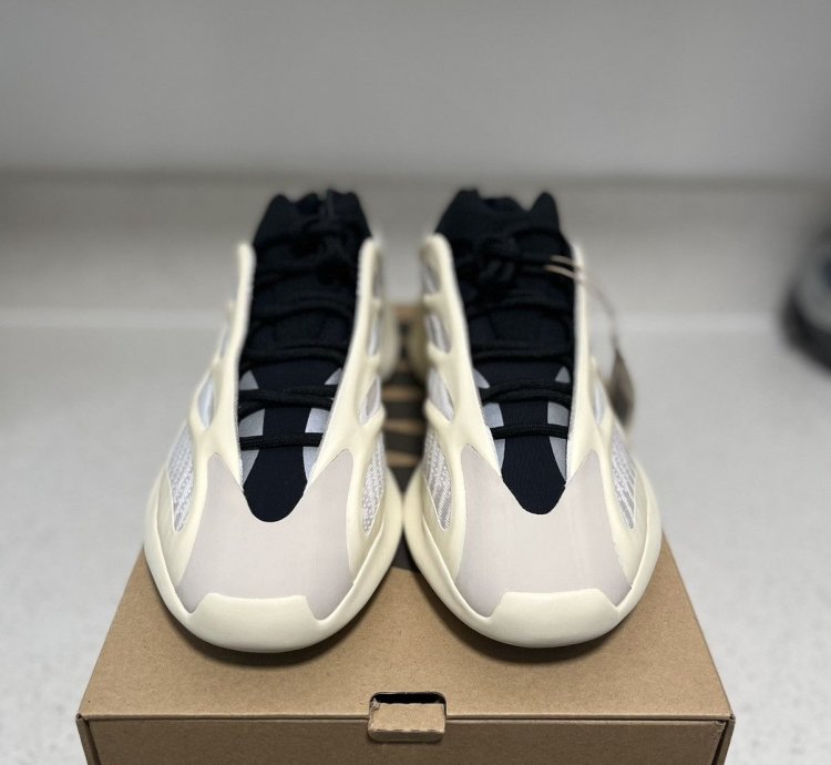 Adidas Yeezy Boost 700 V3 Azael (2019 2022) Size 12 Men