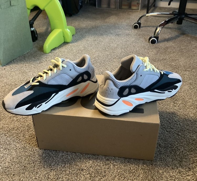Adidas Yeezy Boost 700 Wave Runner