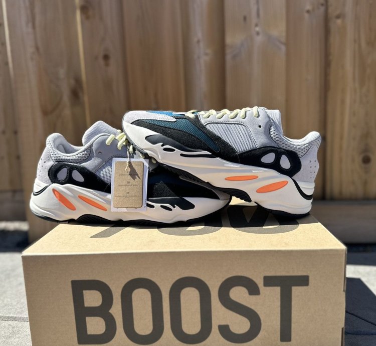 Adidas Yeezy Boost 700 Wave Runner (2023)