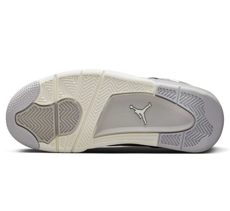Air Jordan 4 Frozen Moments