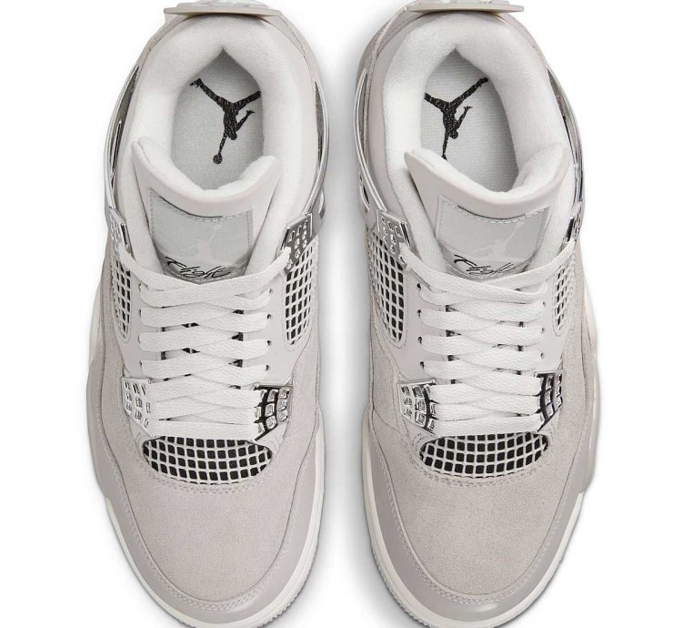 Air Jordan 4 Frozen Moments