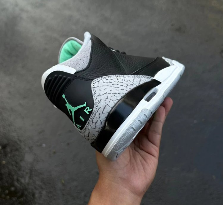 Air Jordan 3 Green Glow