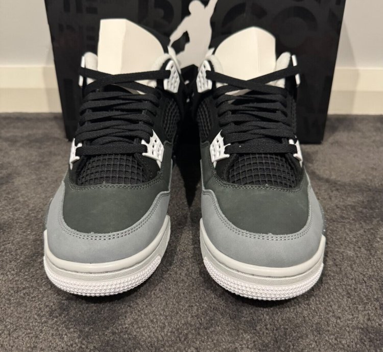 NIKE AIR JORDAN 4 RETRO FEAR