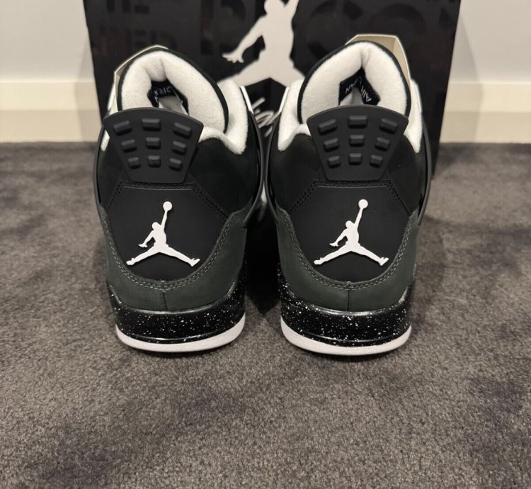 NIKE AIR JORDAN 4 RETRO FEAR