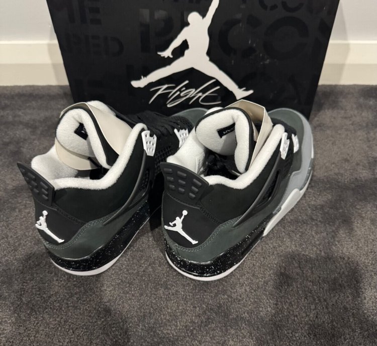 NIKE AIR JORDAN 4 RETRO FEAR