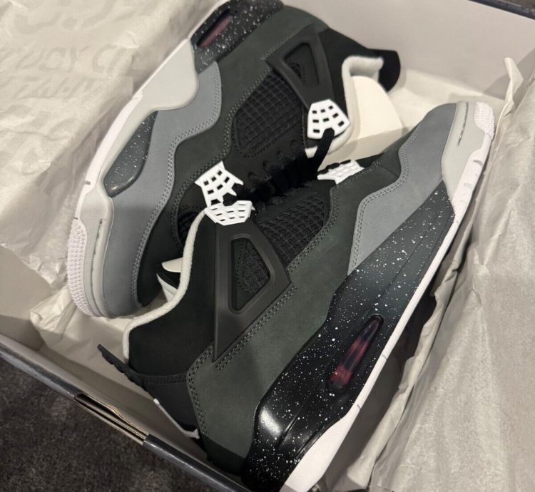 NIKE AIR JORDAN 4 RETRO FEAR