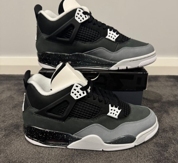 NIKE AIR JORDAN 4 RETRO FEAR