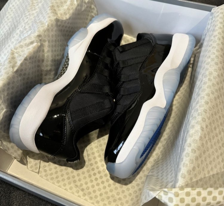 NIKE AIR JORDAN 11 RETRO LOW 'SPACEJAM'