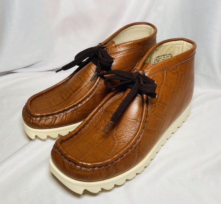 BAPE MANHUNT BROWN CROC SKIN 8 clarks bapesta sta