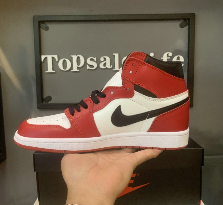 Air Jordan 1 Retro High OG 'Chicago' 2015 555088-101