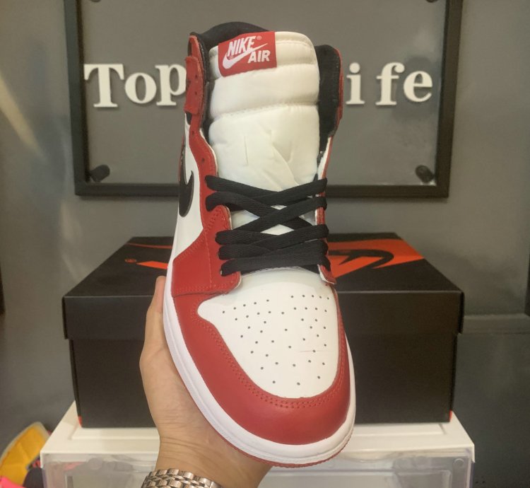 Air Jordan 1 Retro High OG 'Chicago' 2015 555088-101
