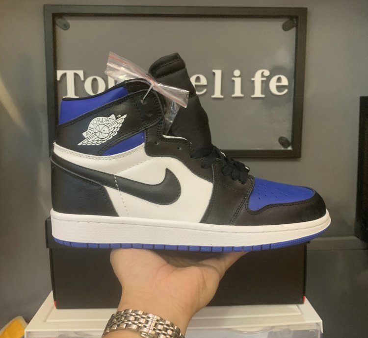 Air Jordan 1 Retro High OG 'Royal Toe' 555088-041