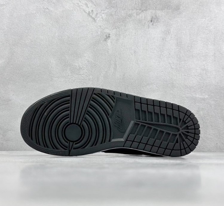 200 K version of Jordan Air Jordan 1 Low OG Shadow black and gray CZ0790-003