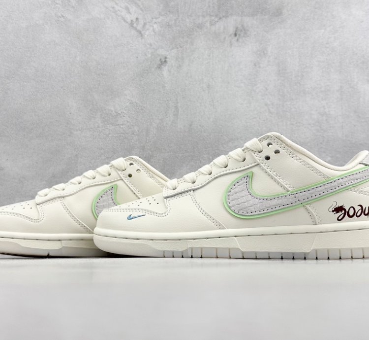 280 Nike SB Dunk Low x Louis Vuitton NYC Dragon Year Limited Edition Off-white S