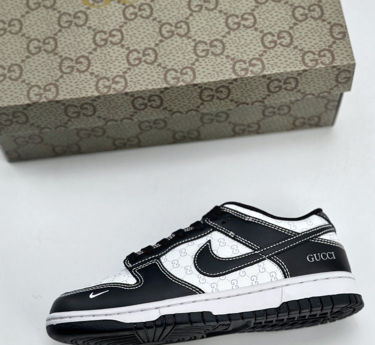 280 Nike SB Dunk Low x GUCCI white and black printed small hook SF1588-136 -