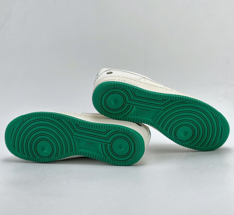 240 Nike Air Force 1 Low 07 x BAPE White Green Starry Sky FG6688-102 -
