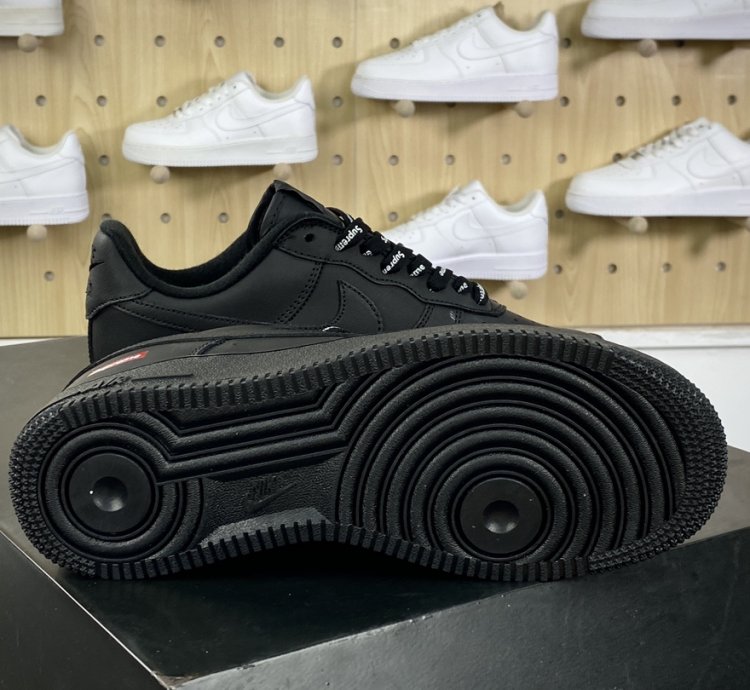 160 Supreme x Nike Air Force 1'07 LowBlack Air Force One Sneakers Leather Black
