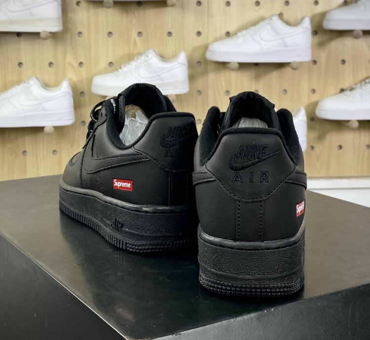 160 Supreme x Nike Air Force 1'07 LowBlack Air Force One Sneakers Leather Black