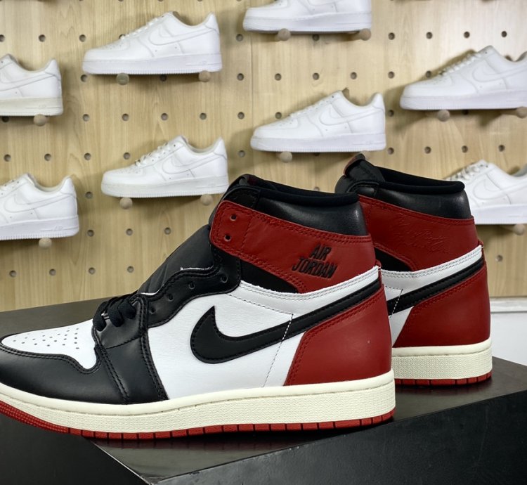 260 Nike Air Jordan 1 Retro High OG Black Toe AJ1 basketball shoes Black and whi