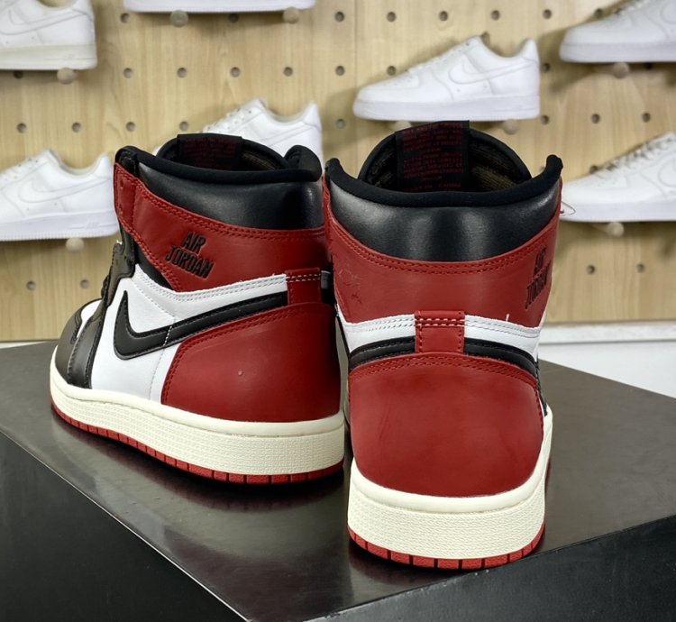 260 Nike Air Jordan 1 Retro High OG Black Toe AJ1 basketball shoes Black and whi