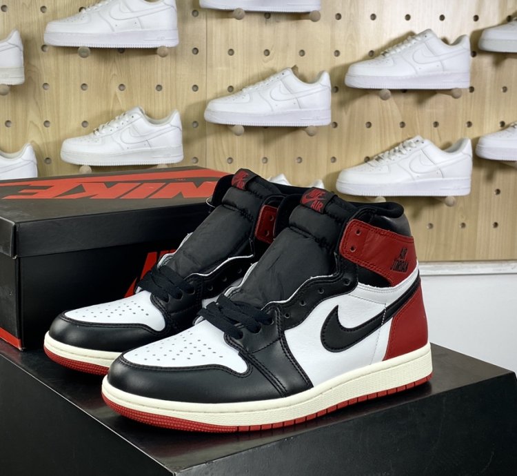 260 Nike Air Jordan 1 Retro High OG Black Toe AJ1 basketball shoes Black and whi