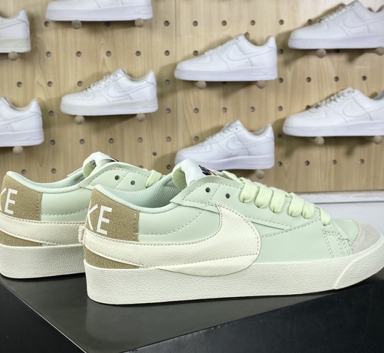 140 Nike Blazer 77 Low JumboWhiteOlive Green1977 Blazers Sneakers Leather Mint G