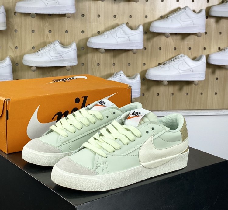 140 Nike Blazer 77 Low JumboWhiteOlive Green1977 Blazers Sneakers Leather Mint G