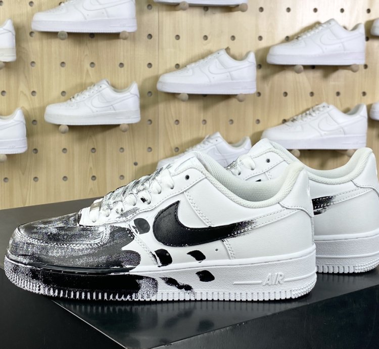 240 Nike Air Force 1'07 Low RetroCrime scene Air Force One sneakers leather blac