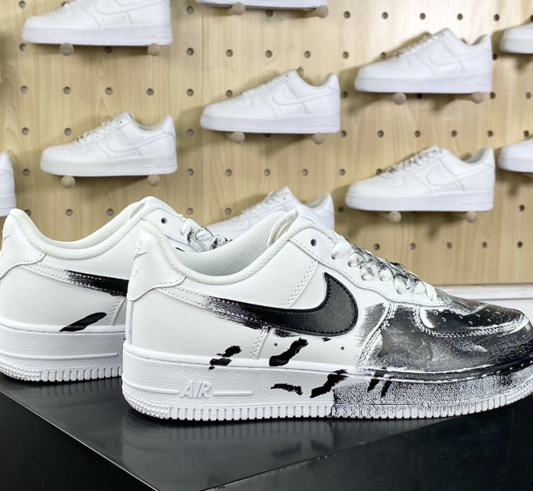 240 Nike Air Force 1'07 Low RetroCrime scene Air Force One sneakers leather blac