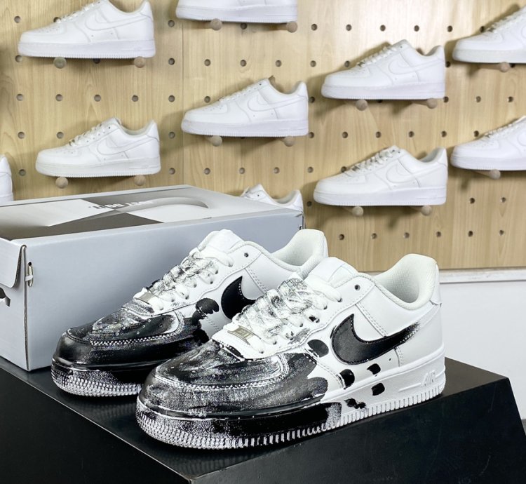 240 Nike Air Force 1'07 Low RetroCrime scene Air Force One sneakers leather blac
