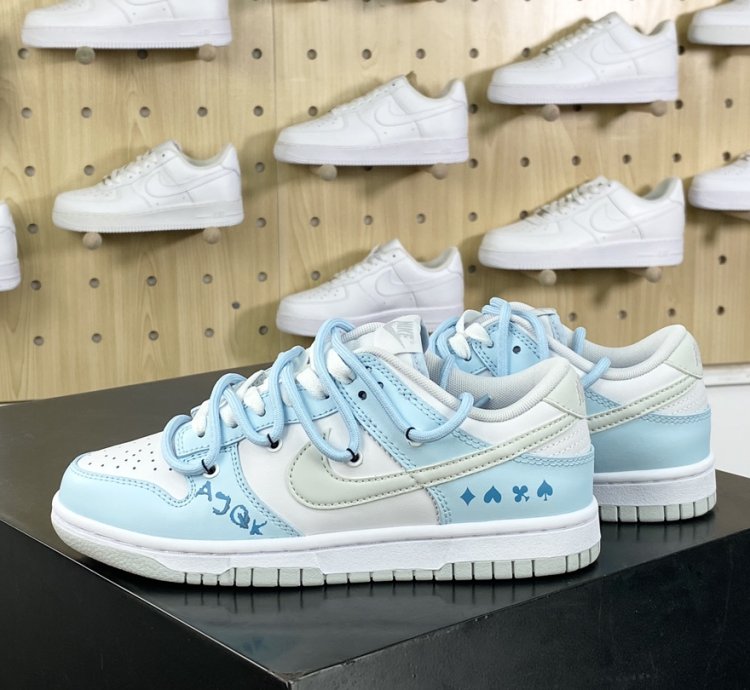 240 Nike SB Dunk Low Royal Dunk Series Low-top Sneakers Blue, White and Gray Sum