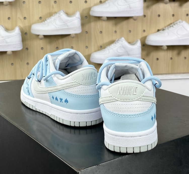 240 Nike SB Dunk Low Royal Dunk Series Low-top Sneakers Blue, White and Gray Sum